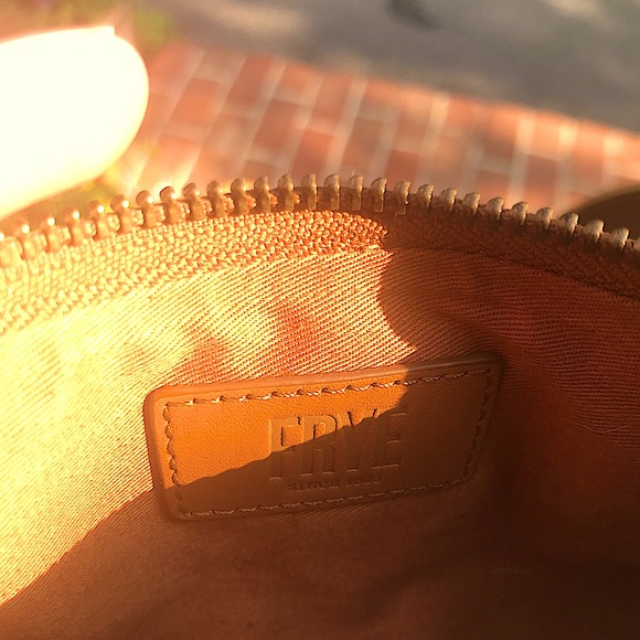 Frye low slung fanny pack. Belt goes up to size XL. Real leather, 70s vibes✨ - Picture 2 of 3